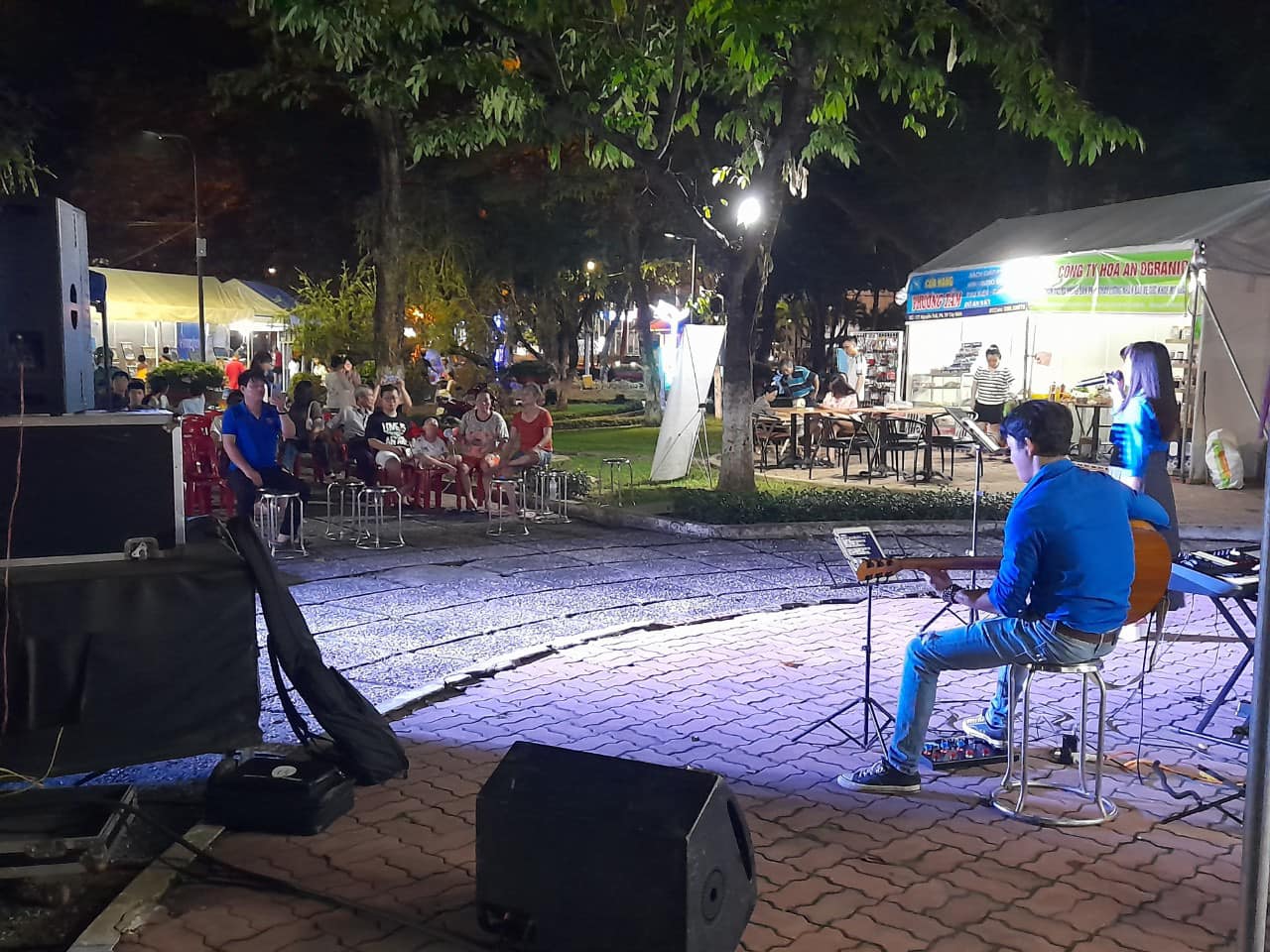 Phiên chợ sách tại Công viên 30/04 Tây Ninh