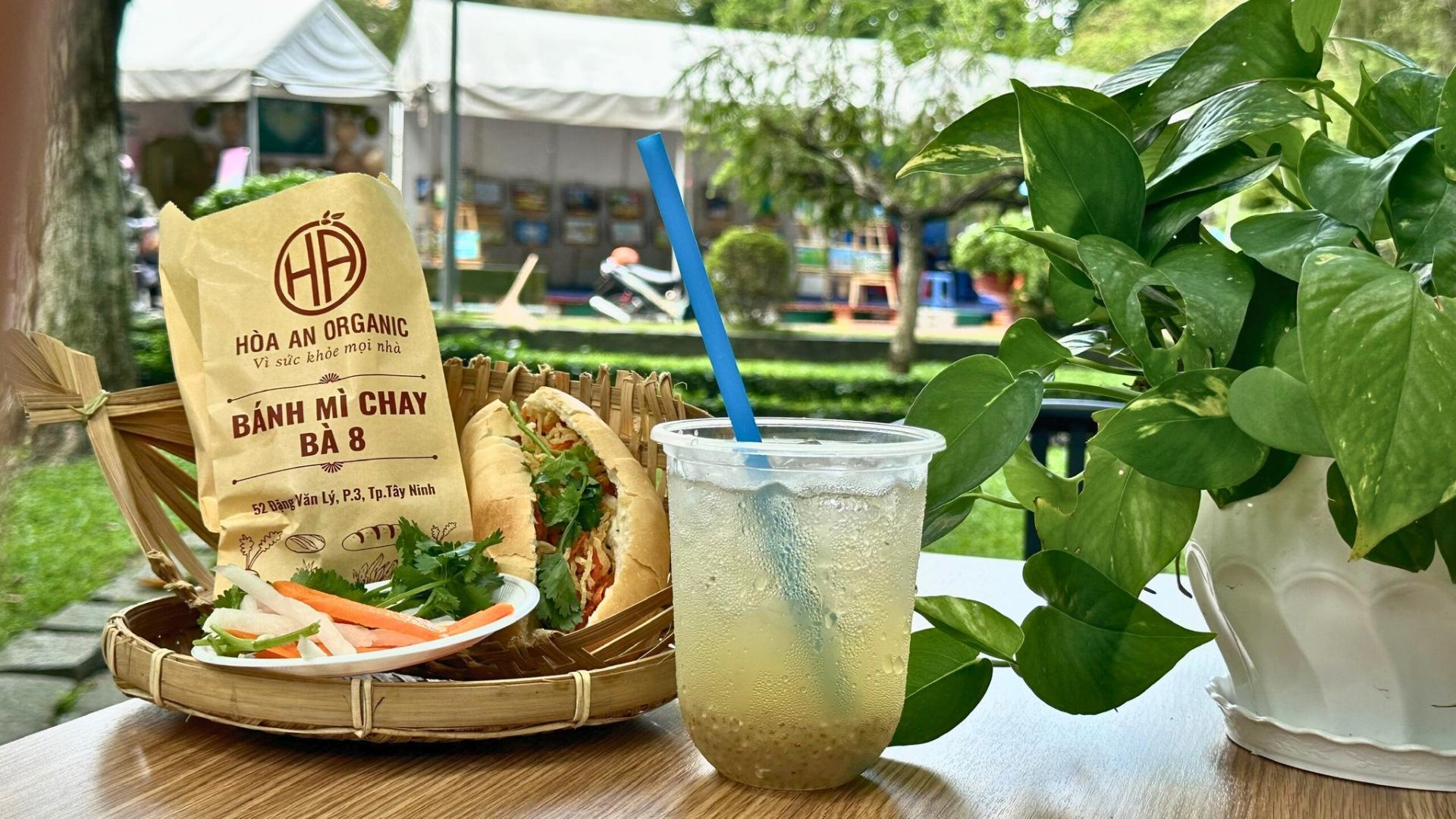 Phiên chợ sách tại Công viên 30/04 Tây Ninh