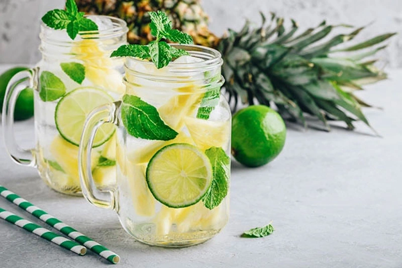 Khỏe đẹp mỗi ngày với 6 công thức detox dứa đơn giản