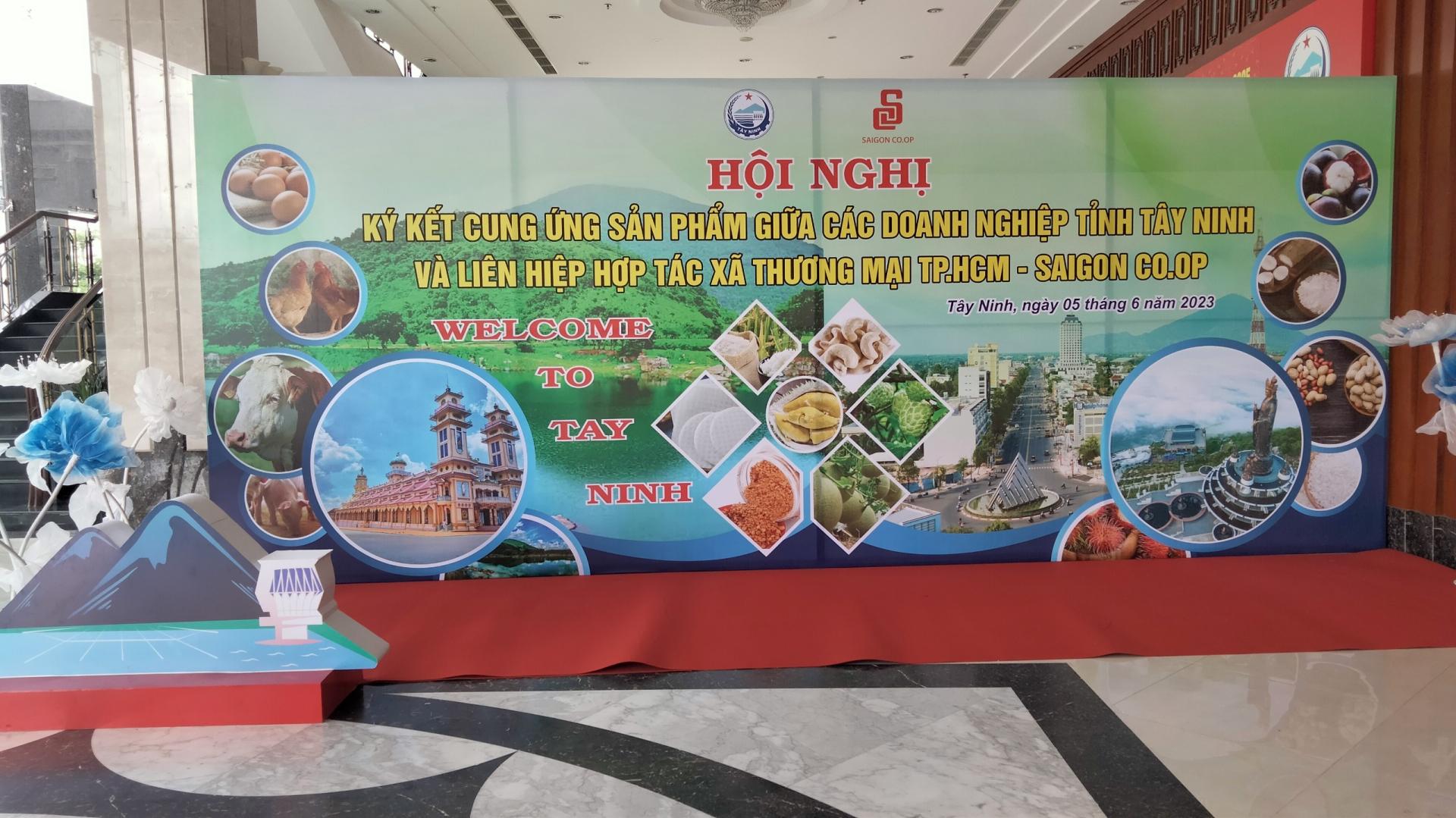  Hội nghị ký kết cung ứng sản phẩm giữa các Doanh nghiệp tỉnh Tây Ninh và Liên hiệp Hợp tác xã Thương mại TP.HCM Saigon Coop 