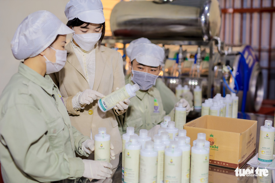 Khởi nghiệp biến vỏ thơm vỏ dứa thành tiền 