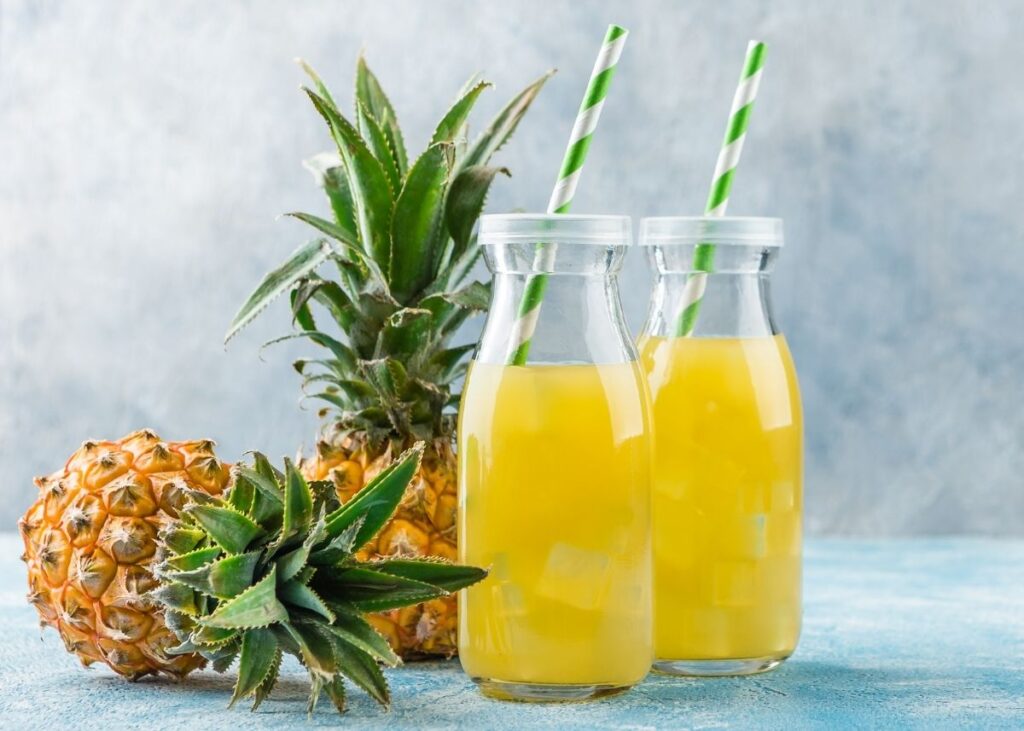 Uống nước ép thơm (dứa) giải nhiệt cơ thể và trẻ lâu